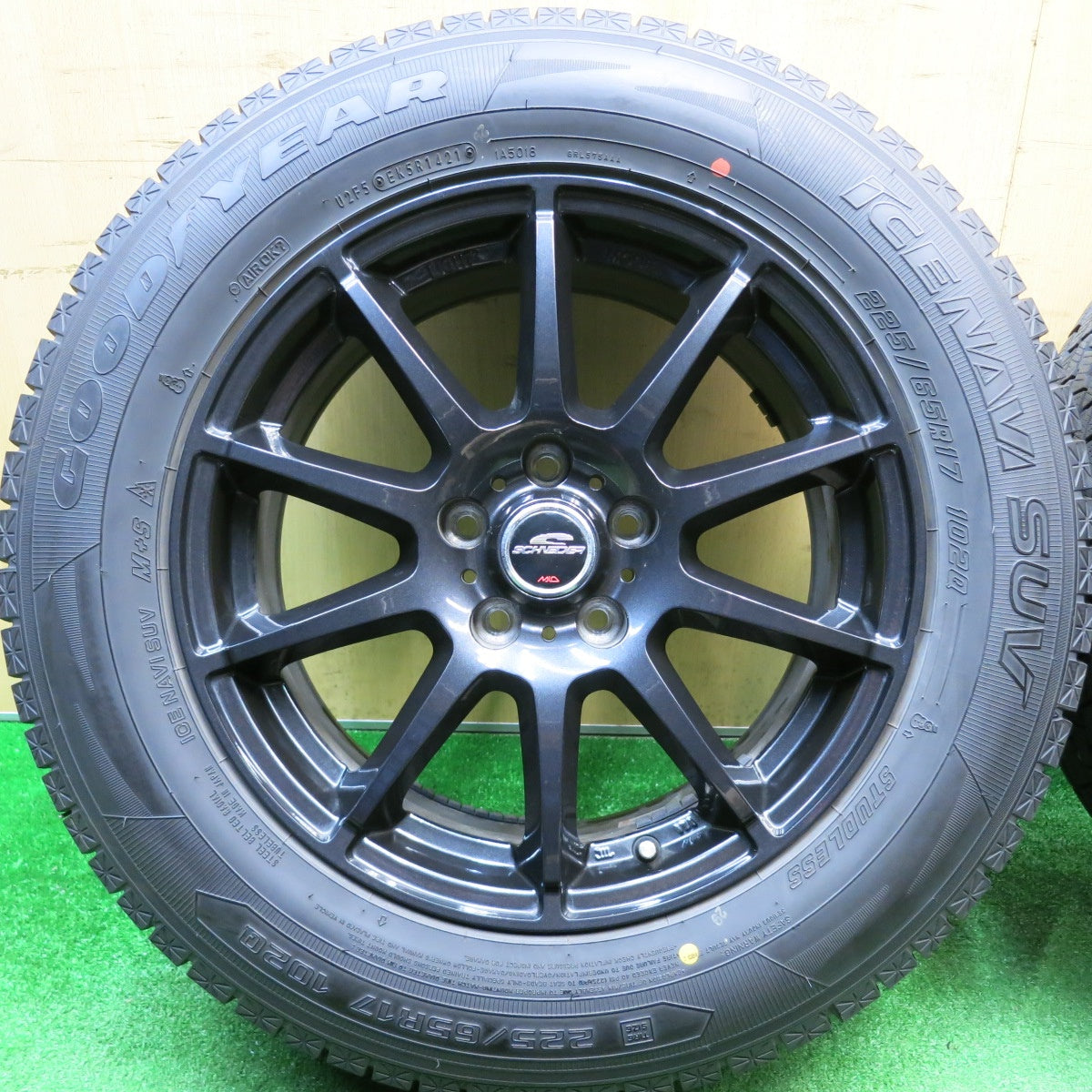 バリ溝！21年！キレイ！9.5分以上★スタッドレス 225/65R17 グッドイヤー アイスナビ SUV SCHNEIDER MiD シュナイダー 17インチ PCD114.3/5H★5121414HAス