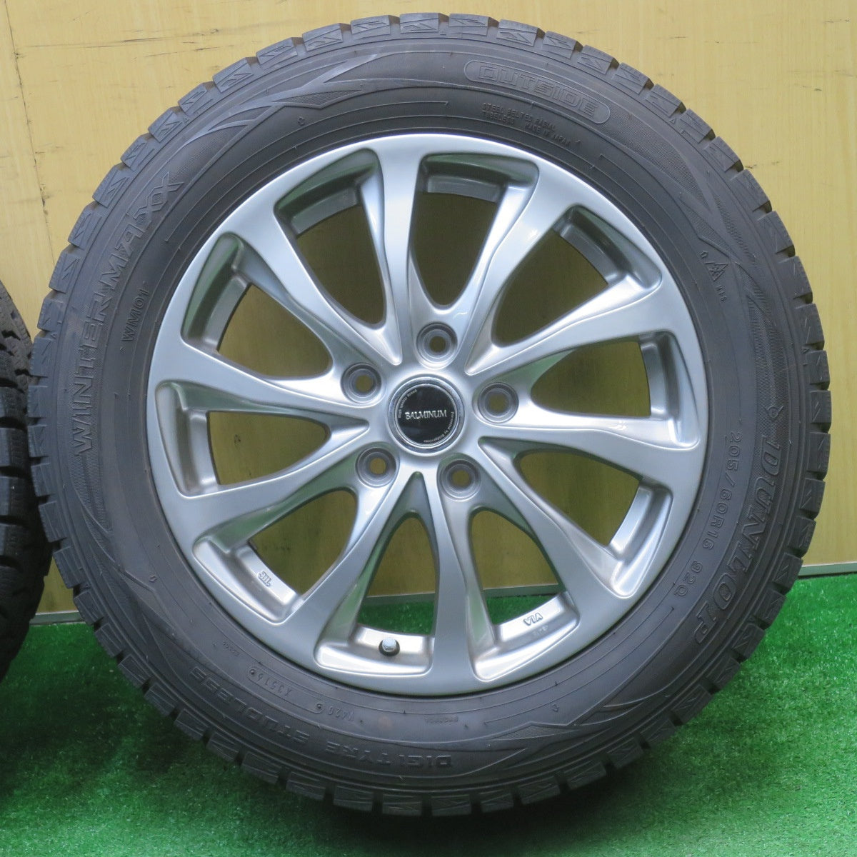 バリ溝！キレイ！9.5分以上★インプレッサ 等 205/60R16 スタッドレス ダンロップ ウインターマックス WM01 BALMINUM バルミナ 16インチ PCD100/5H★5110707NJス