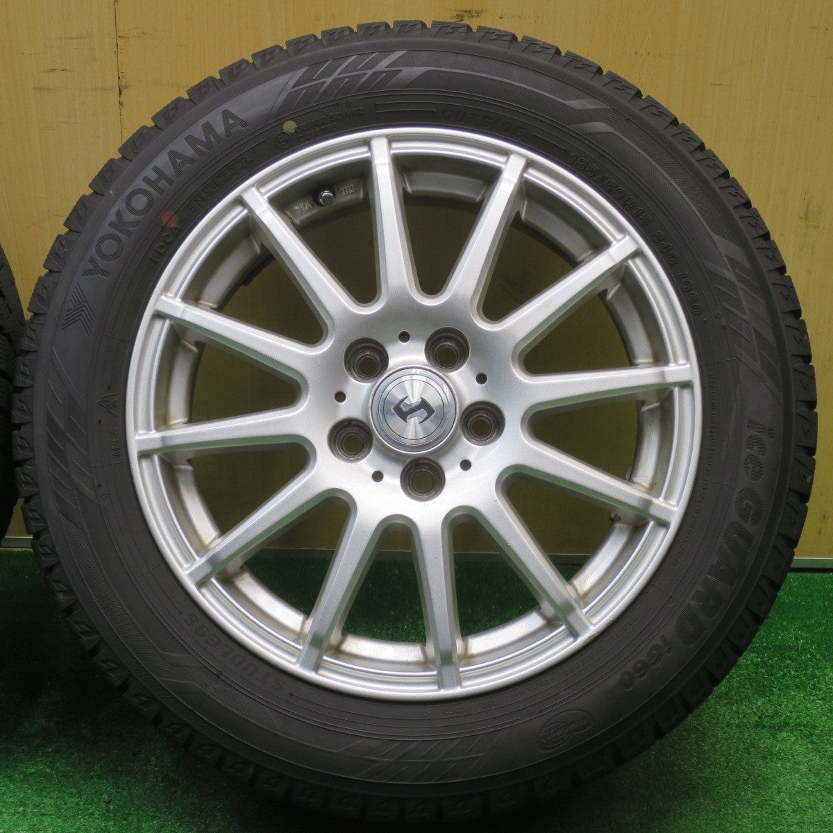 バリ溝！22年！9.5分★シエンタ 等 185/60R15 スタッドレス ヨコハマ アイスガード iG60 社外 アルミ 15インチ PCD100/5H★5110504NJス