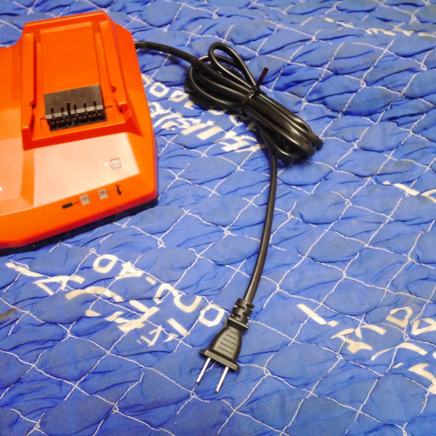 [送料無料] ☆HILTI ヒルティ マルチ チャージャー 4個口 充電器 C4/36-MC4 01 7.2V-36V 電動 工具に 100V③☆