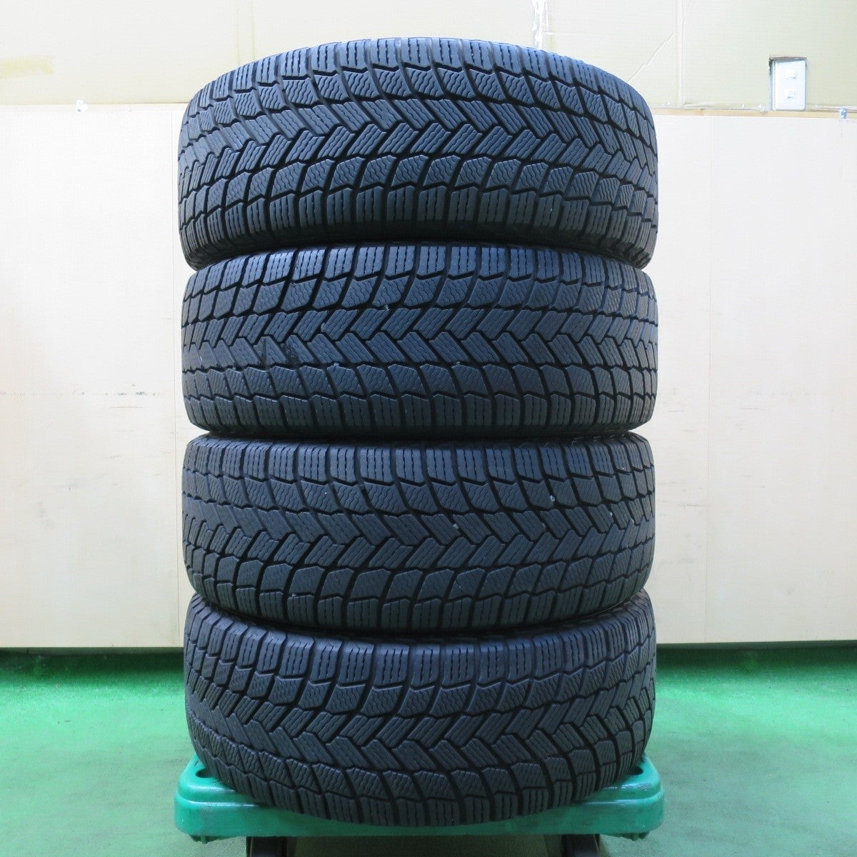バリ溝！22年！キレイ！ほぼ10分★日産 オーラ 純正 エスティーロ 205/50R17 スタッドレス ミシュラン X-ICE SNOW 17インチ PCD100/4H★5010415イス