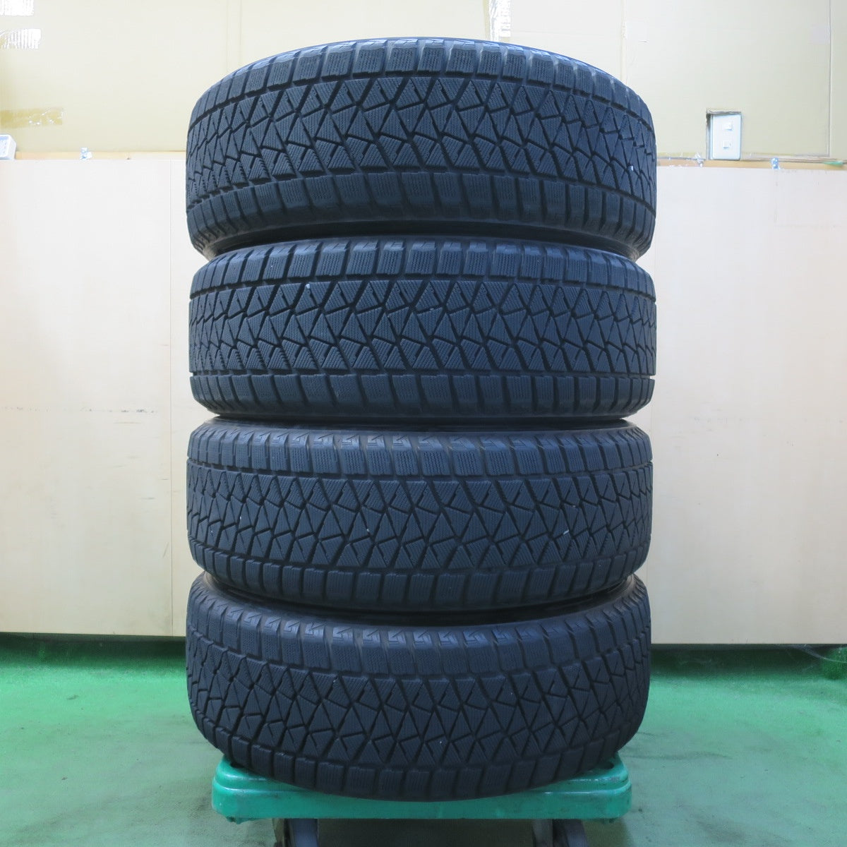 センサー付！バリ溝！キレイ！9分★レクサス RX バージョンL 純正 235/55R20 スタッドレス ブリヂストン ブリザック DM-V2 20インチ PCD114.3/5H★5092301イス