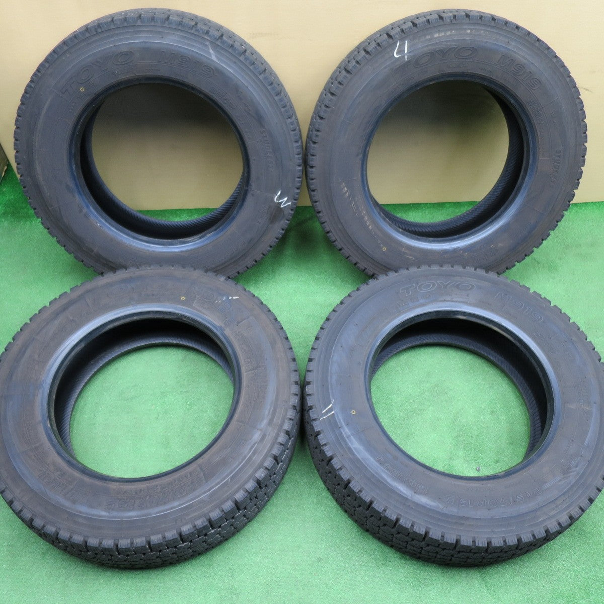 バリ溝！25年！9.5分★トラック バス タイヤ 245/70R19.5 136/134J スタッドレス トーヨー M919 19.5インチ★6032903NKスタ