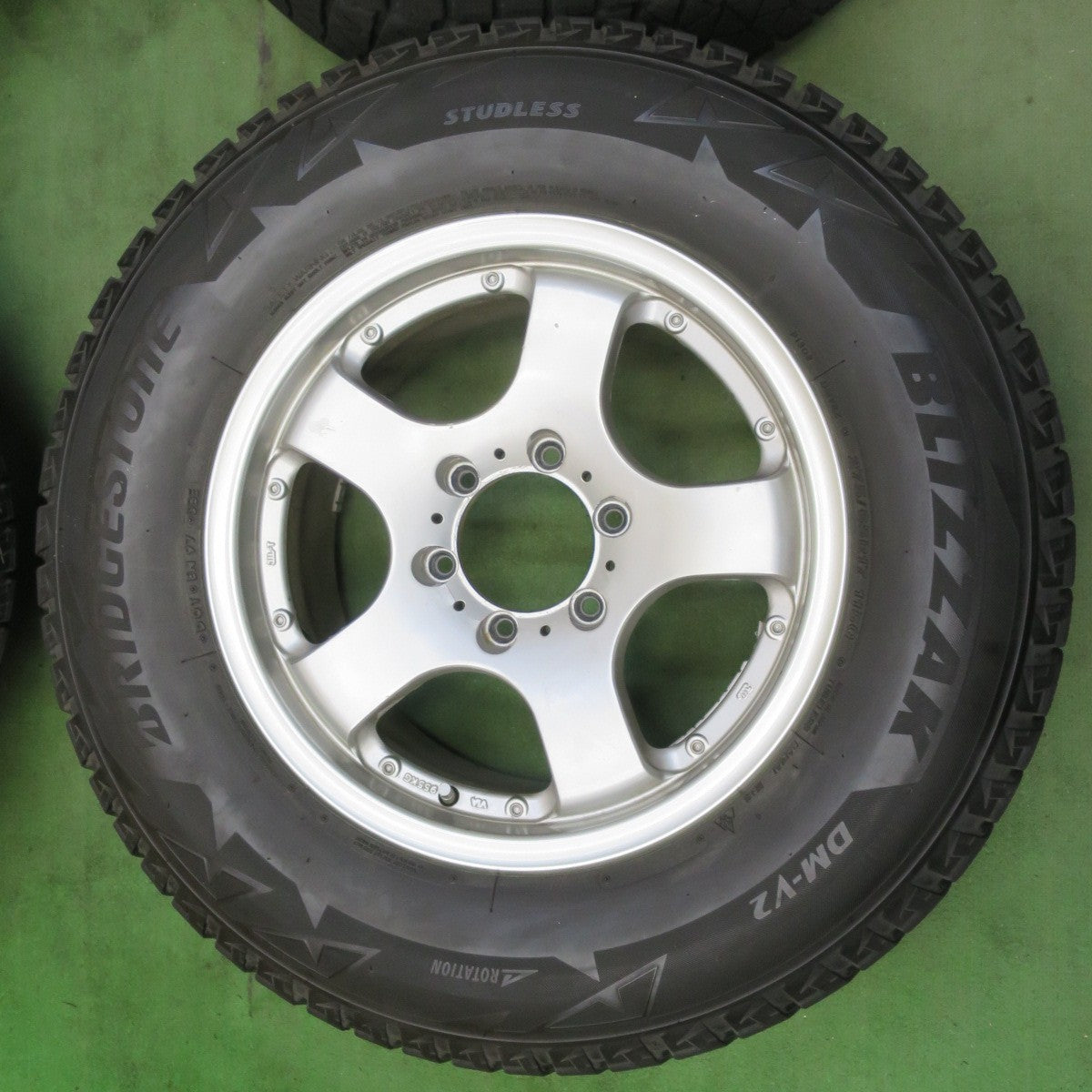 4本価格★スタッドレス 275/65R17 ブリヂストン ブリザック DM-V2 P.T.H PTH 社外 アルミ 17インチ PCD139.7/6H★5101009イス