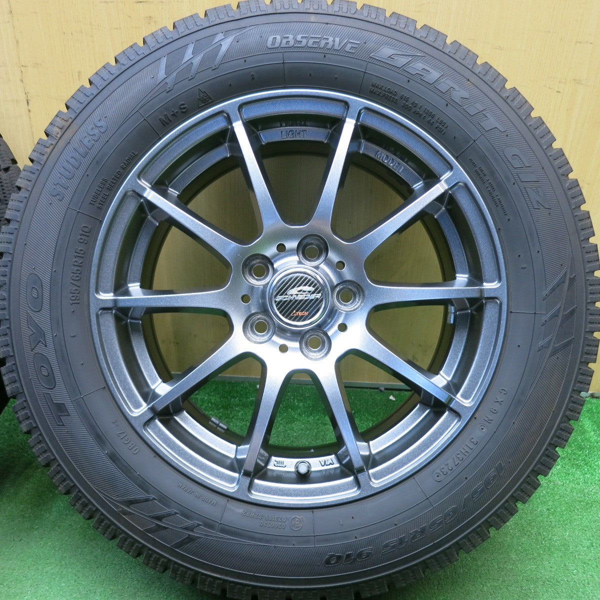 バリ溝！23年！キレイ！9.5分★プリウス 等 195/65R15 スタッドレス トーヨー オブザーブ ガリット GIZ SCHNEIDER シュナイダー 15インチ PCD100/5H★6052308HAス