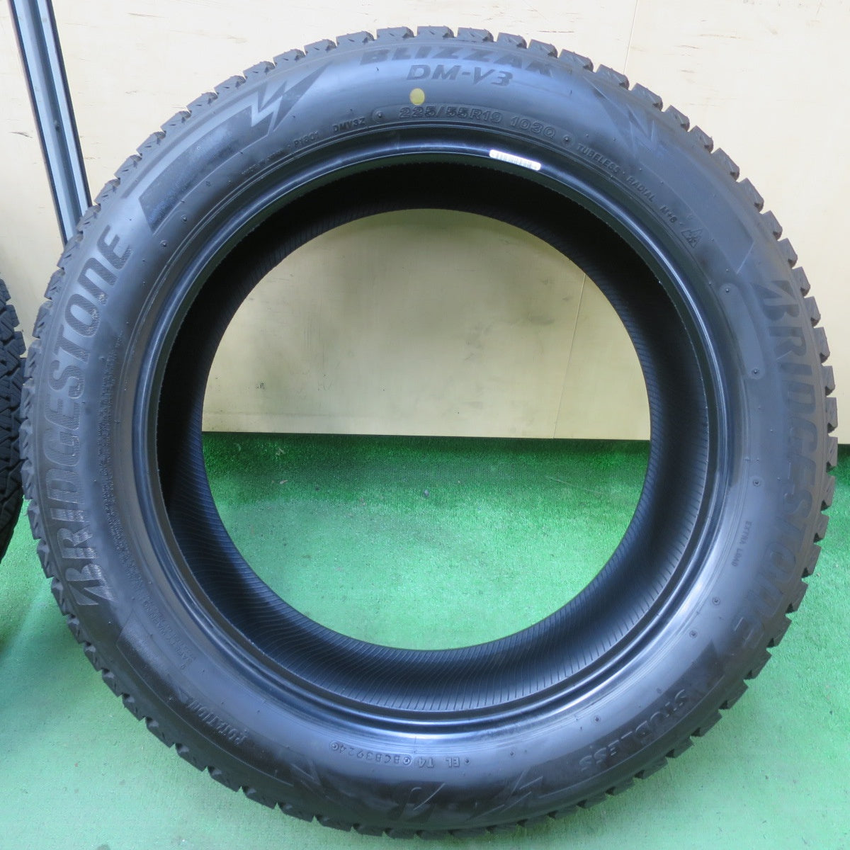 バリ溝！24年！9.5分以上！2本★スタッドレス 225/55R19 ブリヂストン ブリザック DM-V3 19インチ ハリアー クラウンクロスオーバー CX-8 等★5051710イスタ