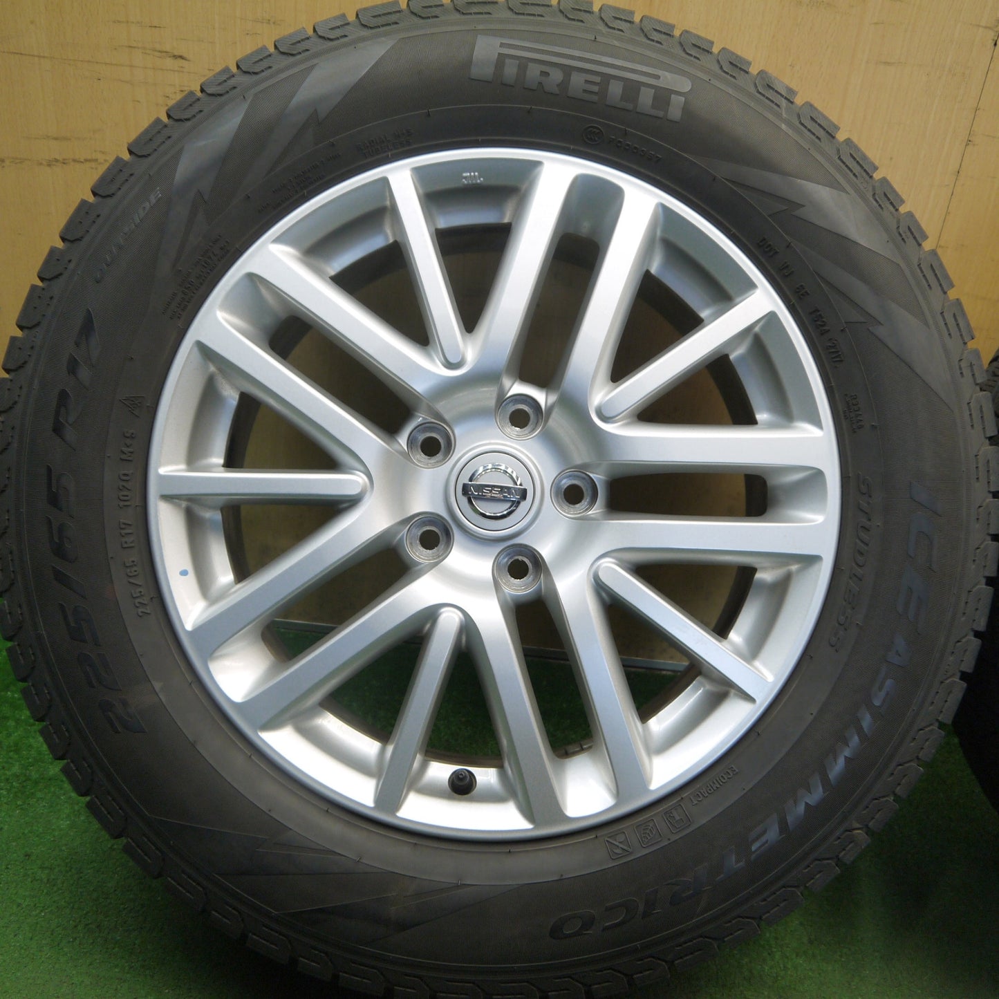 キレイ◎日産 Y50 フーガ 純正 225/65R17 スタッドレス ピレリ アイスアシンメトリコ 17インチ PCD114.3/5H◎6062405Hス