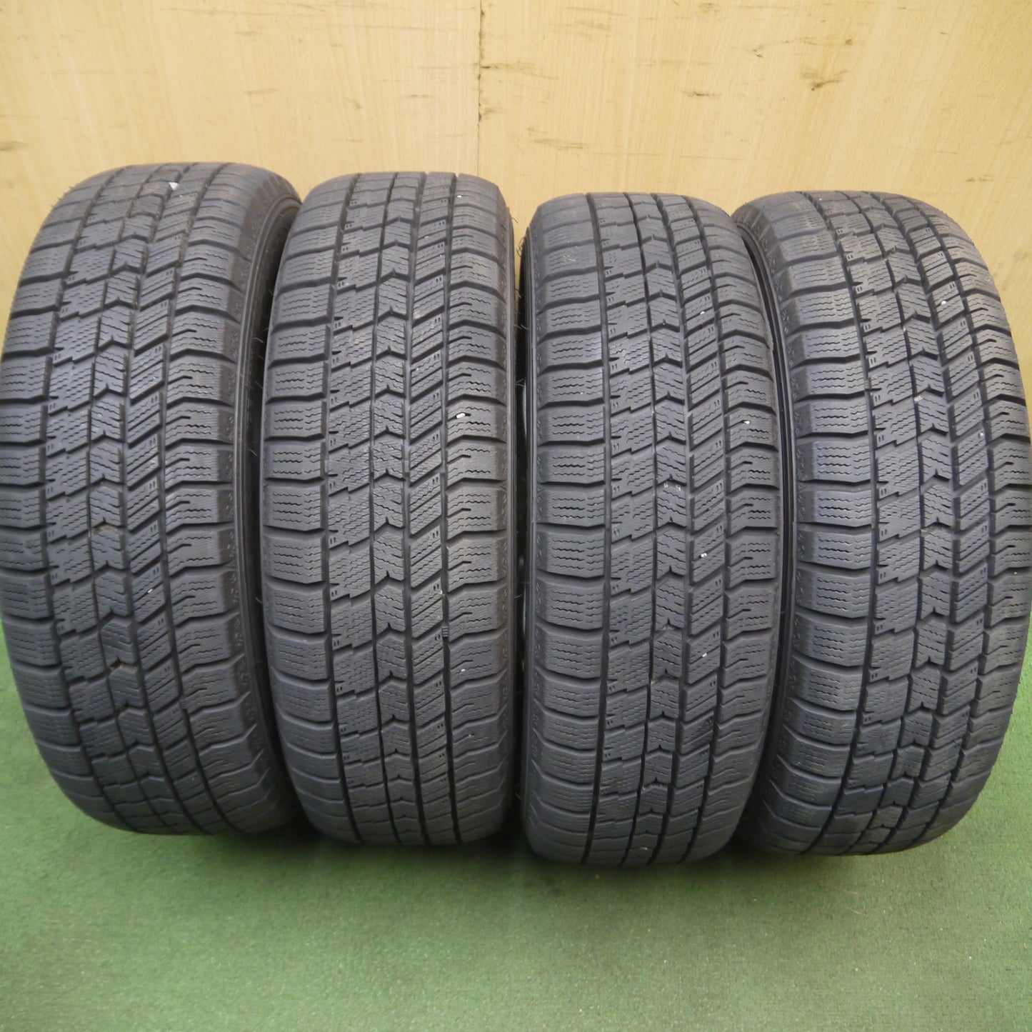 *送料無料* バリ溝！21年！9.5分以上★スタッドレス 165/65R13 グッドイヤー アイスナビ8 AIRBERG エアベルグ 13インチ PCD100/4H★4060707Hス