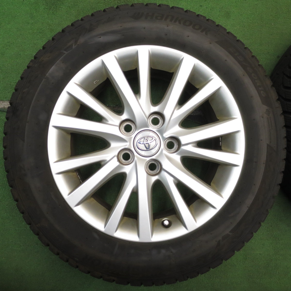 バリ溝！24年！9.5分★トヨタ 130系 マークX 純正 215/60R16 スタッドレス ハンコック ウインター アイセプト IZ3 16インチ PCD114.3/5H★5062105NJス
