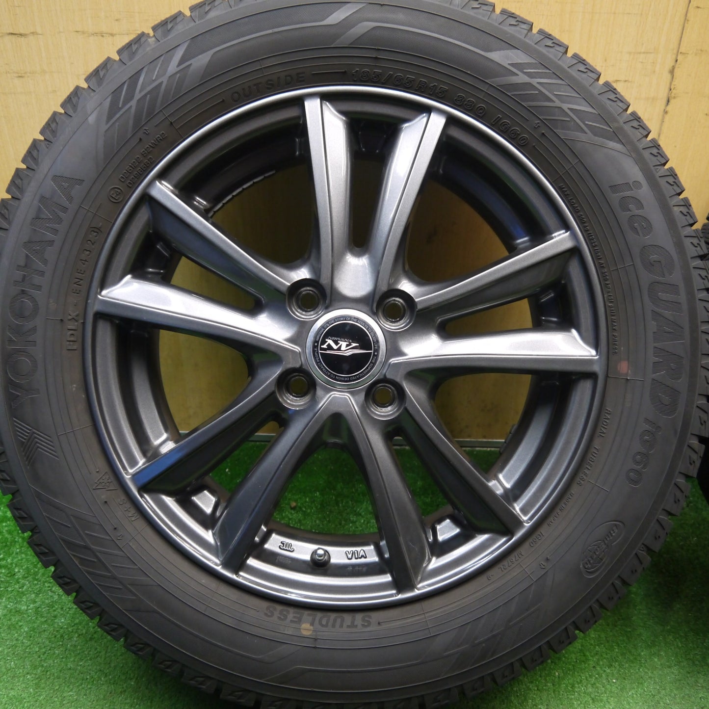 バリ溝！23年！キレイ！9.5分★スタッドレス 185/65R15 ヨコハマ アイスガード iG60 NIRVANA NV ニルバーナ ニルヴァーナ 15インチ PCD100/4H★6040103Hス