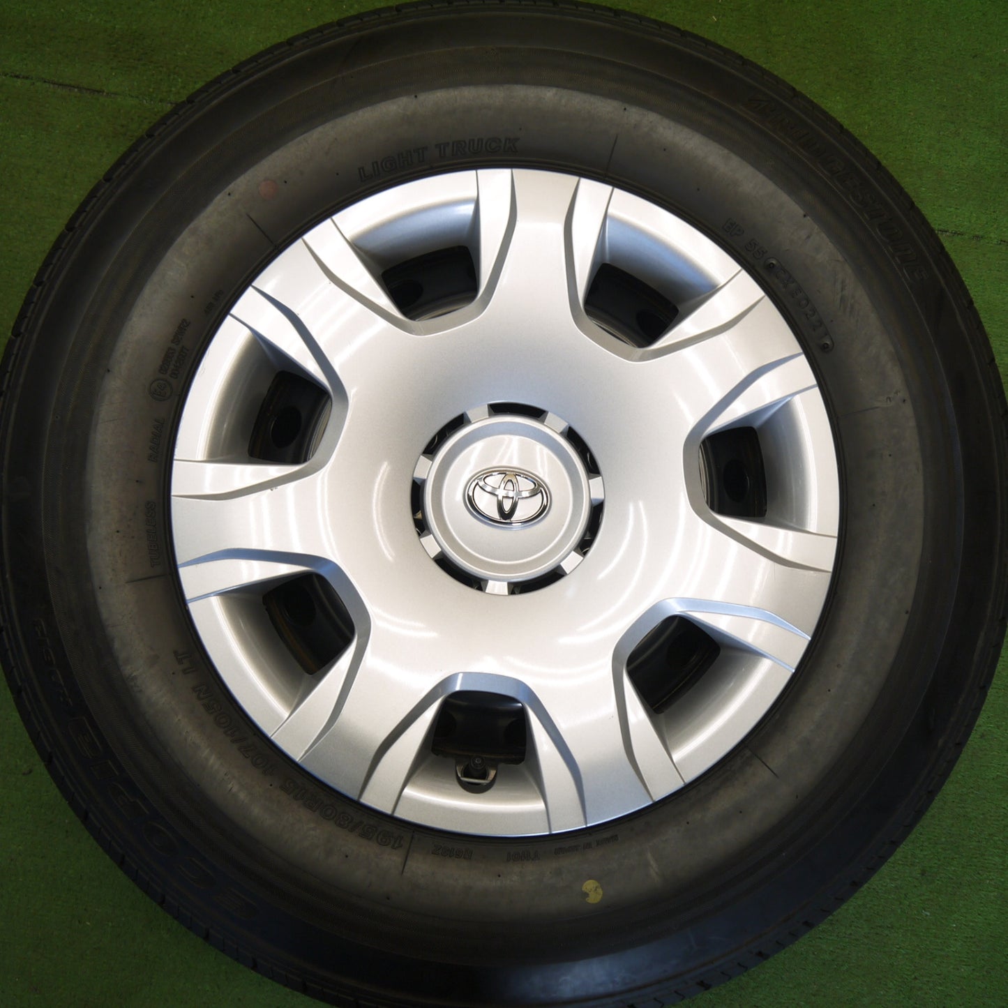 新車外し！23年★トヨタ 200系 ハイエース 純正 スチール 195/80R15 107/105N ブリヂストン エコピア RD613 15インチ PCD139.7/6H★6042706Hノ