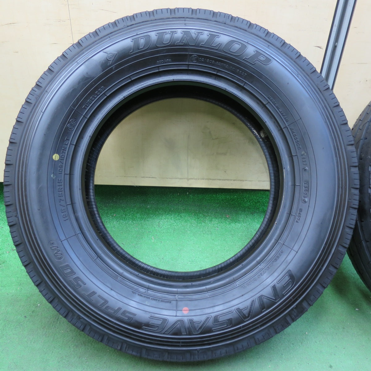 [送料無料] ほぼ未使用！23年★トラック タイヤ 195/75R15 109/107N ダンロップ エナセーブ SPLT50 M 15インチ★5011005イノタ