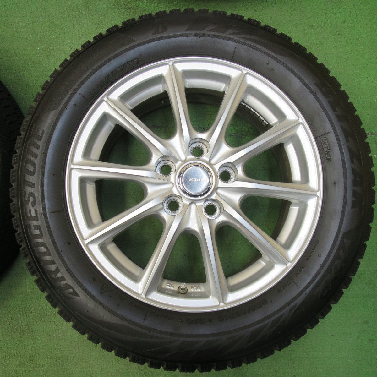[送料無料] バリ溝！キレイ！9.5分★スタッドレス 205/60R16 ブリヂストン ブリザック VRX2 ECO FORME エコフォルム 16インチ PCD114.3/5H★5032914イス