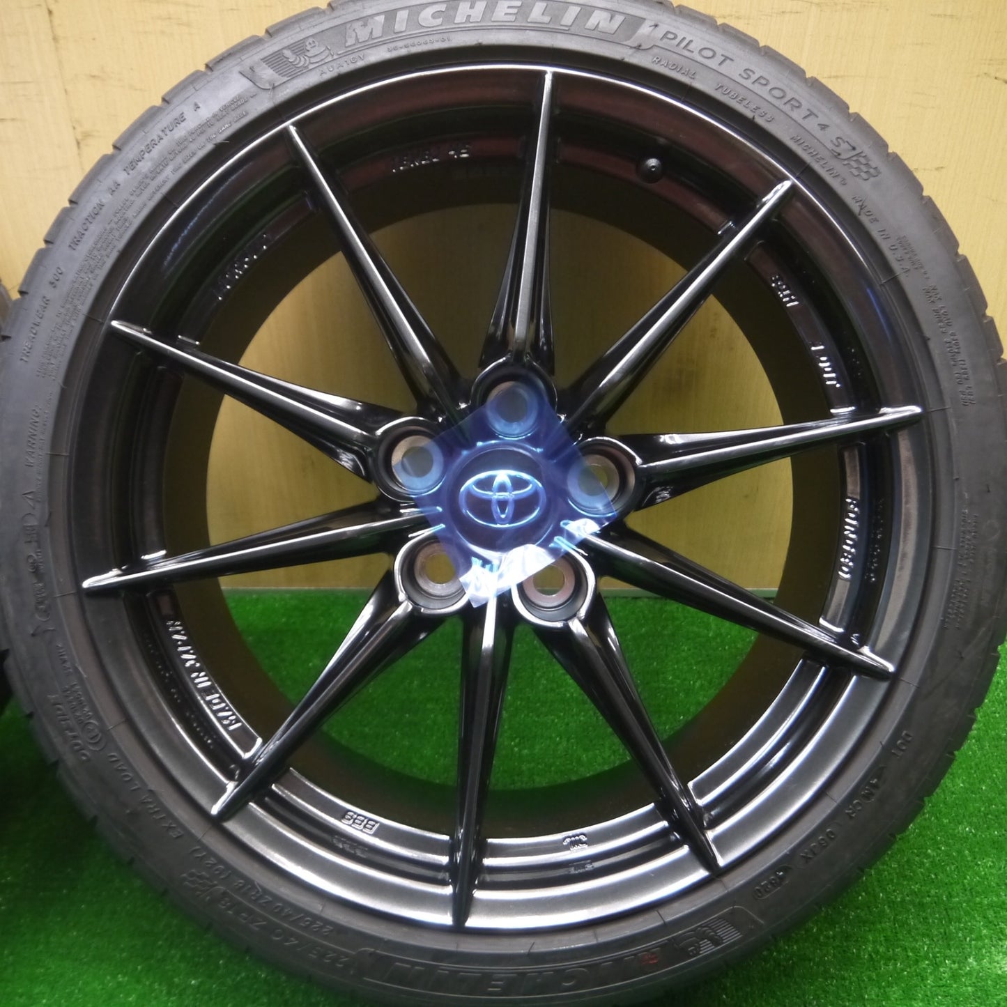 *送料無料* ホイール未使用！バリ溝！20年！9.5分★トヨタ GR ヤリス RZ ハイパフォーマンス 純正 BBS 225/40R18 ミシュラン パイロットスポーツ4 S PCD114.3/5H★4080502Hノ