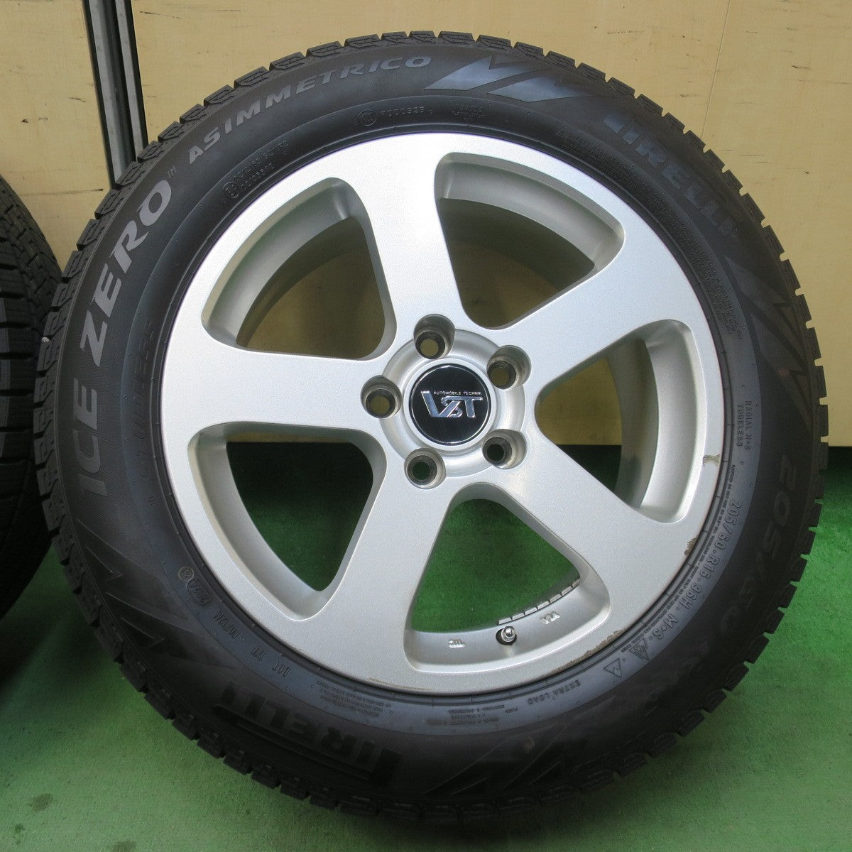バリ溝！24年！ほぼ10分★ボルボ 等 VST RS 205/60R16 スタッドレス ピレリ アイスゼロ アシンメトリコ 社外 アルミ 16インチ PCD108/5H★6012702イス
