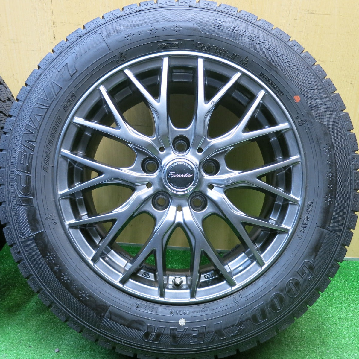 バリ溝！9.5分以上★スタッドレス 205/65R16 グッドイヤー アイスナビ7 Exceeder エクシーダー 16インチ PCD114.3/5H★5122803HAス
