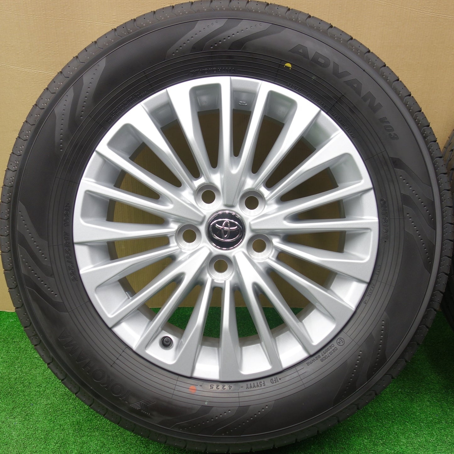 新車外し！25年★トヨタ 40系 アルファード ヴェルファイア 純正 225/65R17 ヨコハマ アドバン V03 17インチ PCD120/5H★5112701KTノ
