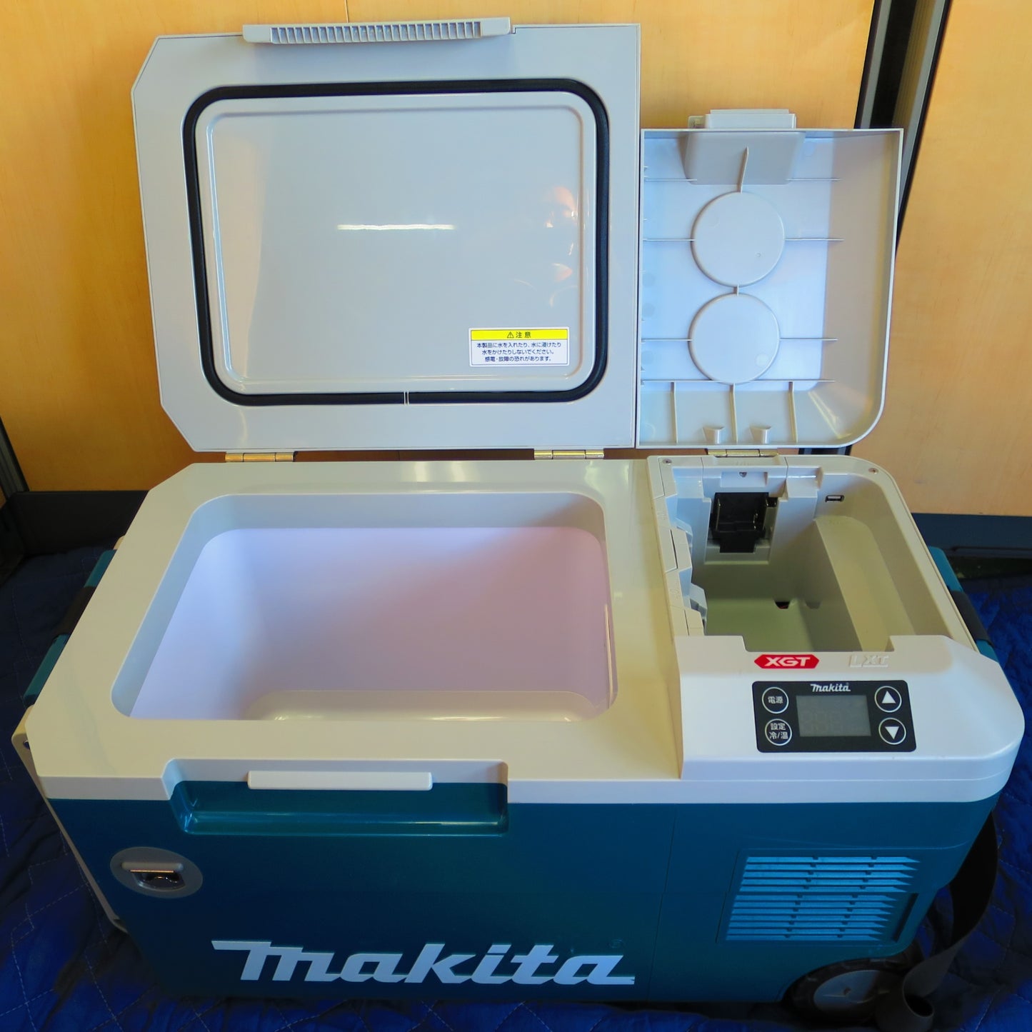 [送料無料] キレイ☆マキタ 充電式 保冷温庫 CW001G 容量20L 車載 アウトドア makita☆