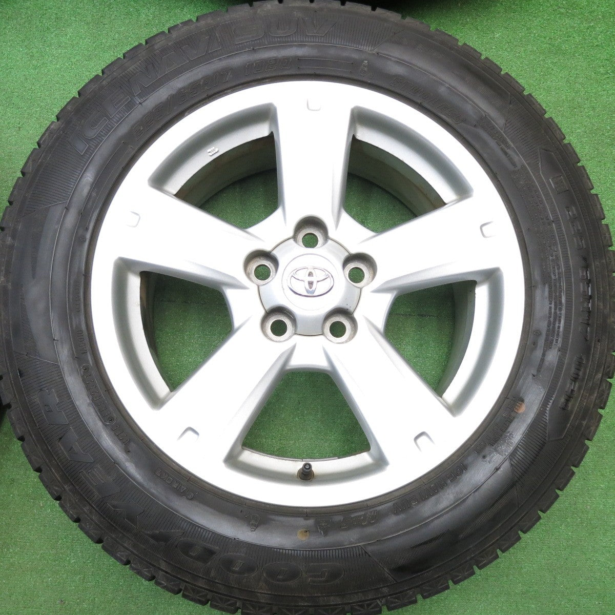 バリ溝！21年！キレイ！9.5分★トヨタ 30系 RAV4 純正 225/65R17 スタッドレス グッドイヤー アイスナビ SUV 17インチ PCD114.3/5H★5121405HAス