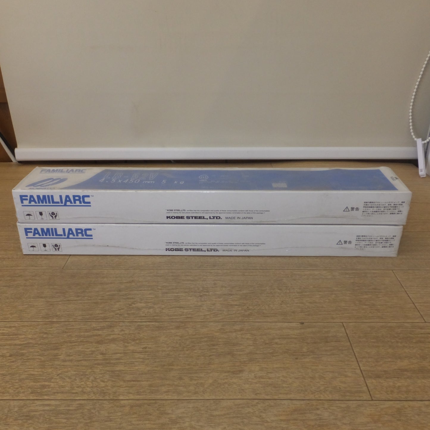 [送料無料] 未使用★神戸製鋼 KOBELCO 立向下進棒(被覆棒) FAMILIARC LB-52V 4.5×450mm 5kg 2箱 セット★
