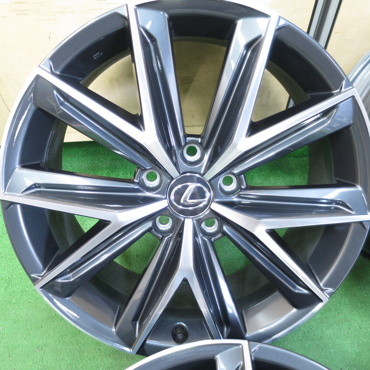*送料無料* 新車外し★レクサス LBX Relax リラックス 純正 ダークプレミアムメタリック ホイール 18インチ 18×7J PCD114.3/5H★4042203KMホ