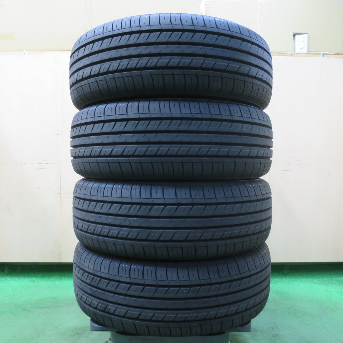 [送料無料] 新車外し！24年★215/60R16 ダンロップ エナセーブ EC300 タイヤ 16インチ アルファード エスティマ オデッセイ ヴェゼル 等★5030611イノタ