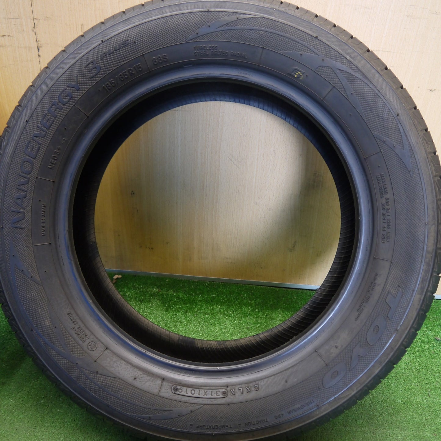 バリ溝！ほぼ10分★185/65R15 トーヨー ナノエナジー3 プラス NANOENERGY3 PLUS タイヤ 15インチ ノート デミオ 等★6042804Hノタ