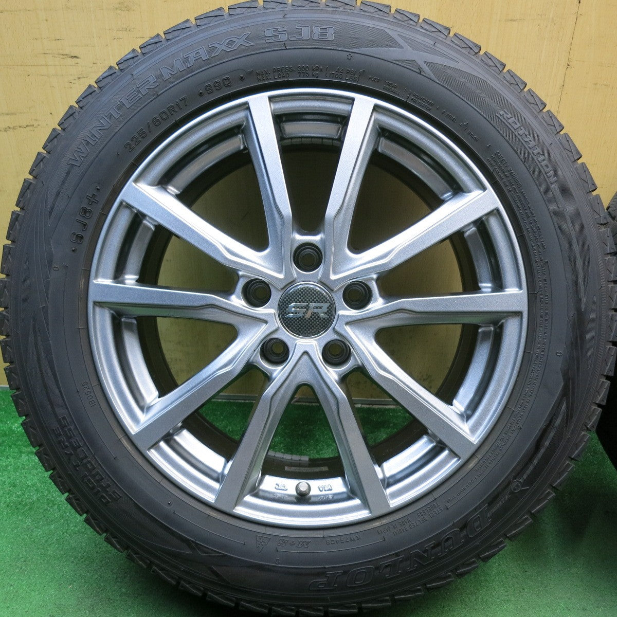 バリ溝！22年！キレイ！9.5分◎スタッドレス 225/60R17 ダンロップ ウインターマックス SJ8 SJ8+ STRANGER ストレンジャー 17インチ PCD114.3/5H◎6101108HAス