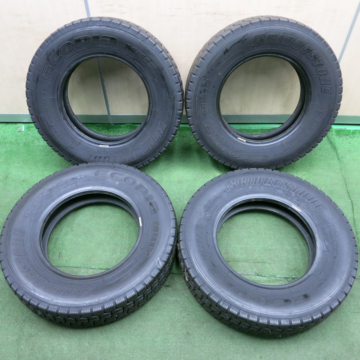 *送料無料* バリ溝！20年！8.5分★トラック タイヤ 195/85R16 114/112N ブリヂストン エコピア M812 ミックス オールシーズン 16インチ★4071403HAノタ