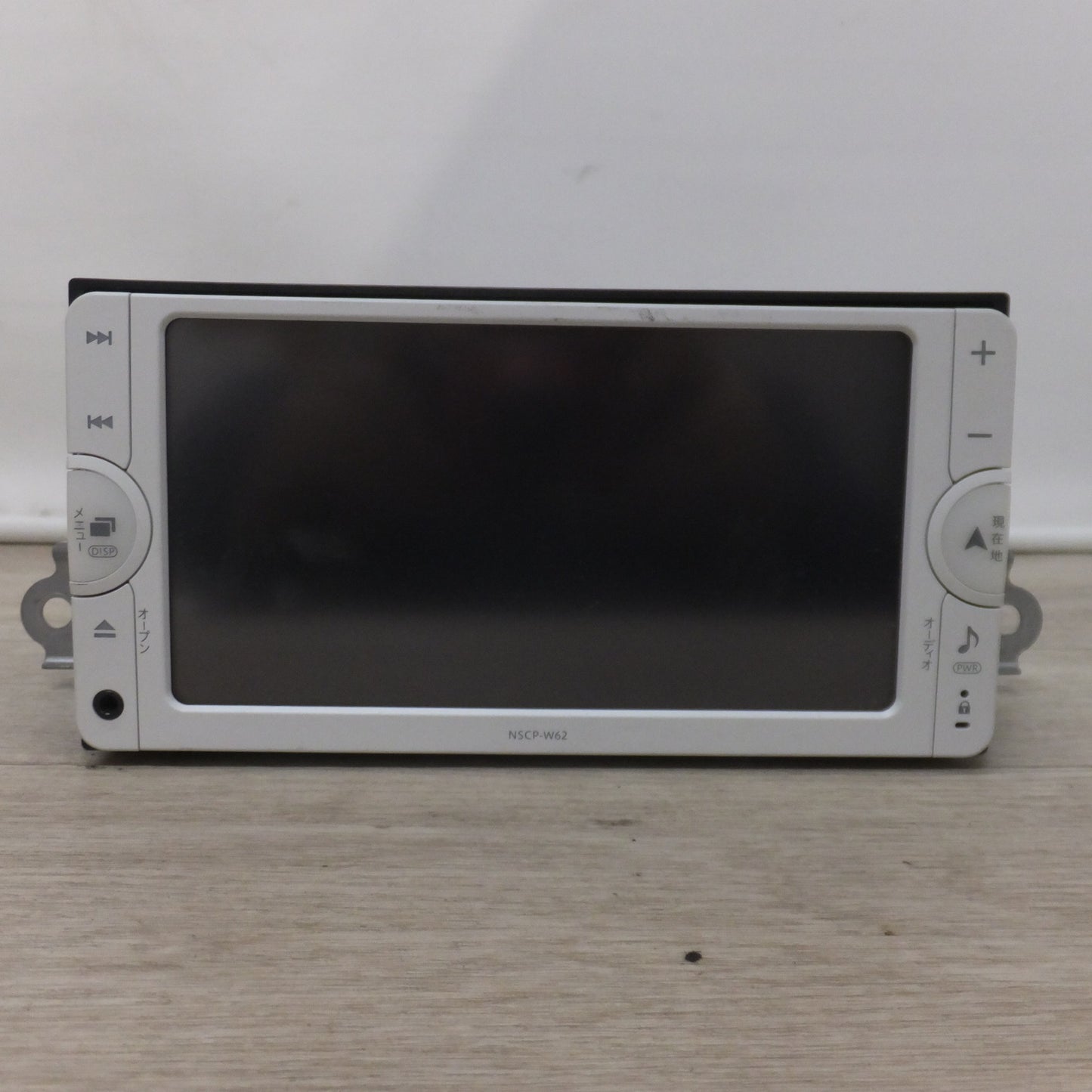 [送料無料] 現状品★パイオニア製 トヨタ 純正 メモリーナビ マルチAVステーション NSCP-W62 08545-00V70 セキュリティロック品[44]★