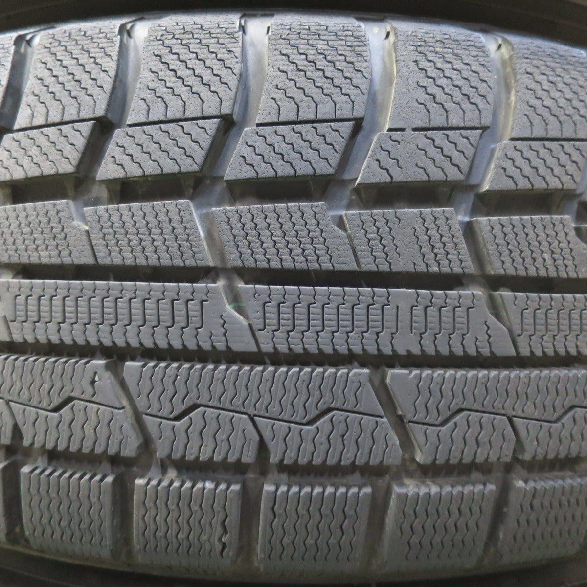 バリ溝！24年！9.5分以上◎スタッドレス 225/65R17 トーヨー ウインター トランパス TX 社外 アルミ 17インチ PCD114.3/5H◎6090907イス