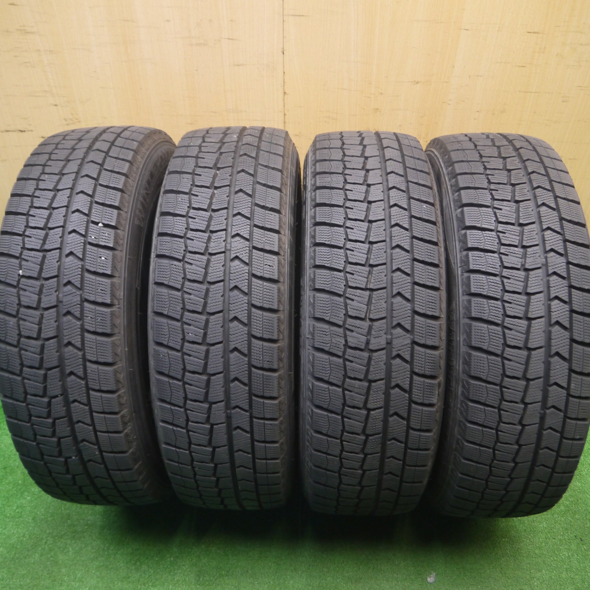 送料無料] バリ溝！キレイ！9.5分☆スタッドレス 195/60R17 ダンロップ
