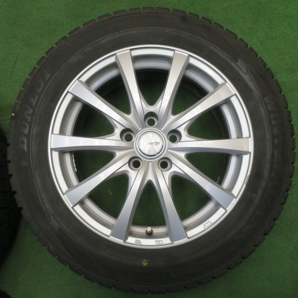 バリ溝！23年！キレイ！9.5分★スタッドレス 215/60R17 ダンロップ ウインターマックス WM02 ravrion RS01 ラブリオン 17インチ PCD114.3/5H★6021203NJス