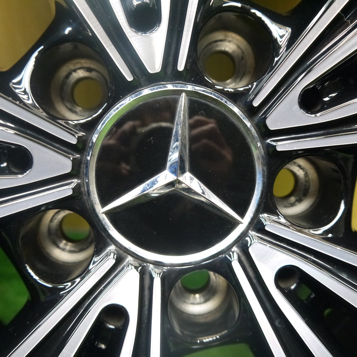 [送料無料] バリ溝！22年！キレイ！9.5分★ベンツ W206 Cクラス 純正 225/55R17 スタッドレス ブリヂストン ブリザック VRX3 17インチ PCD112/5H★5032511Hス