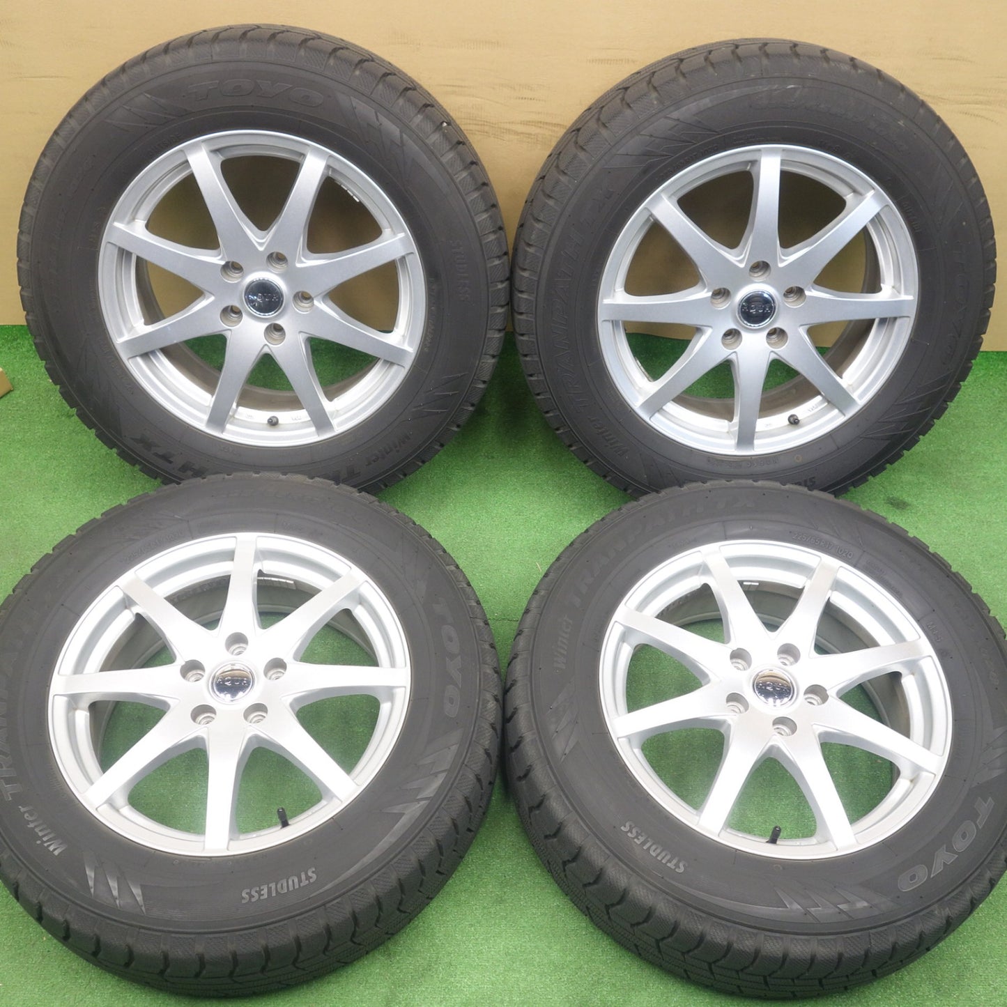 バリ溝！22年！キレイ！9.5分★スタッドレス 225/65R17 トーヨー ウインター トランパス TX AQUA アクア 17インチ PCD114.3/5H★6040303KTス