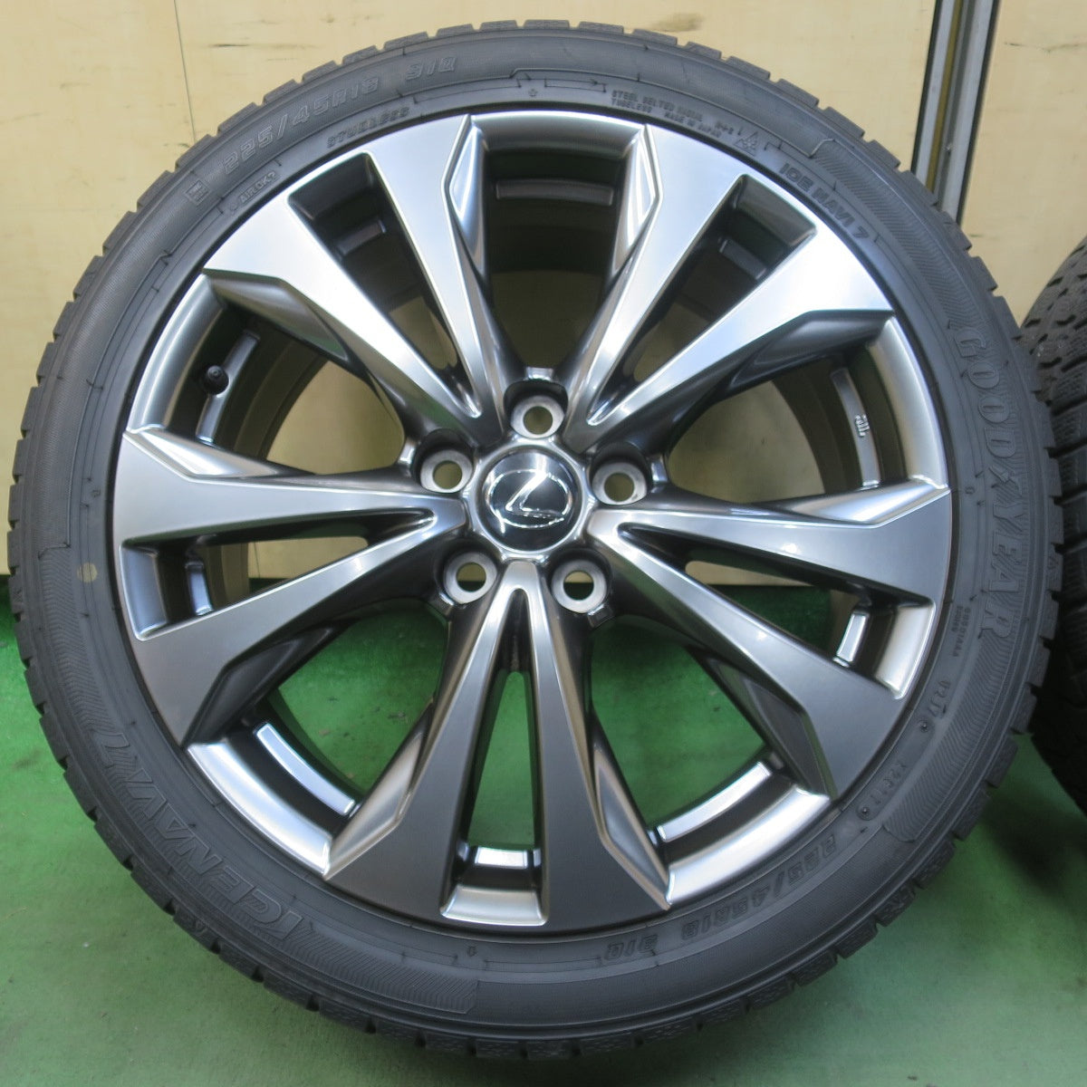 キレイ◎レクサス UX Fスポーツ 純正 225/45R18 スタッドレス グッドイヤー アイスナビ7 18インチ PCD114.3/5H◎6100602イス
