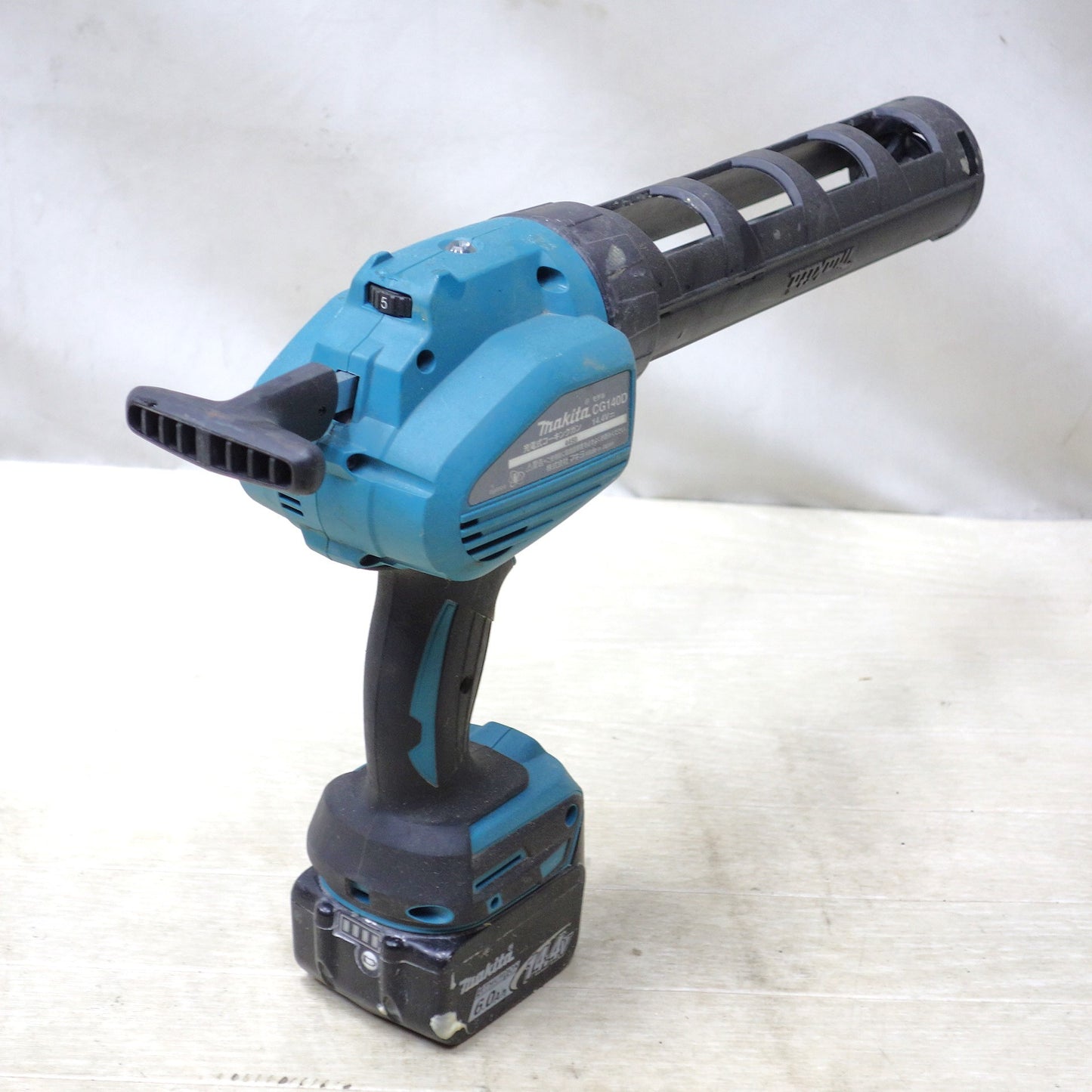[送料無料] ◆makita マキタ 充電式コーキングガン CG140D 14.4V バッテリー付き 電動工具◆