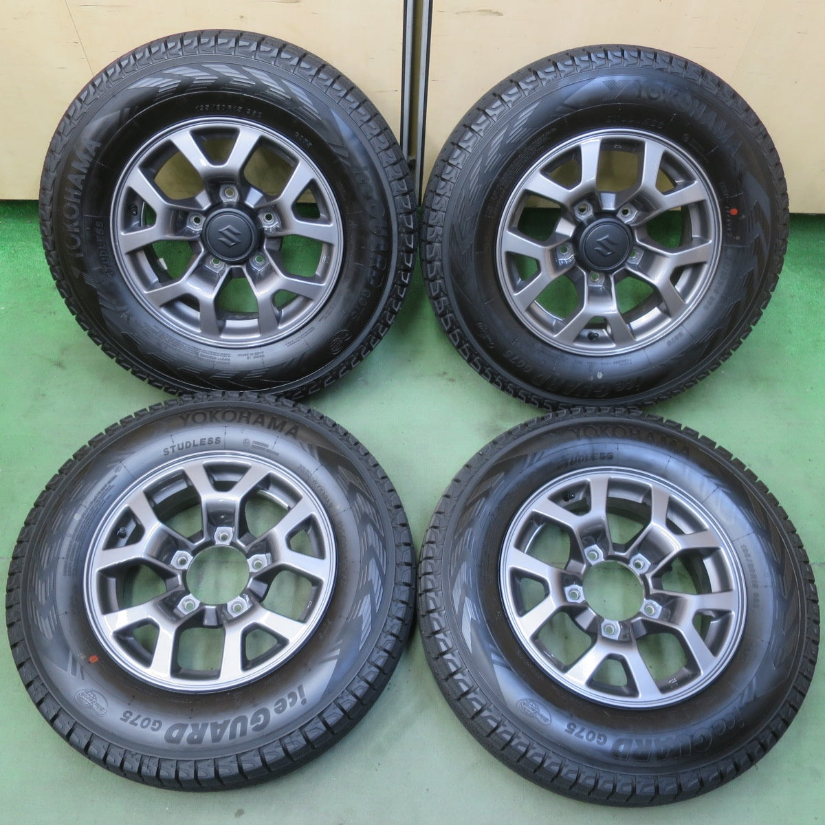 バリ溝！25年！キレイ！ほぼ10分◎スズキ JB74W ジムニー シエラ 純正 195/80R15 スタッドレス ヨコハマ アイスガード G075 15インチ PCD139.7/5H◎6090401イス