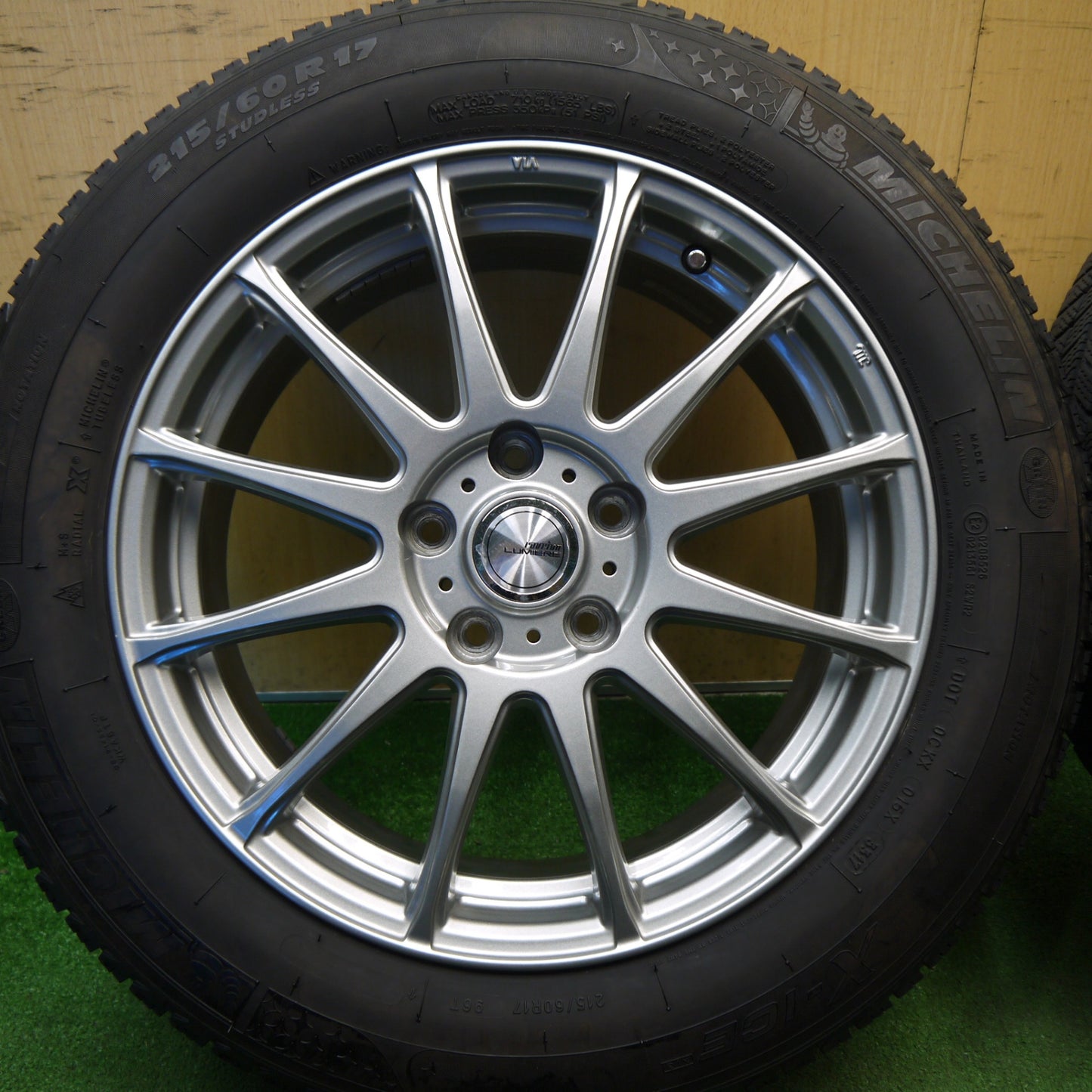 バリ溝！キレイ！9.5分以上★スタッドレス 215/60R17 ミシュラン X-ICE XI3 SNOW ravrion LUMIERE ラブリオン 17インチ PCD114.3/5H★6032401Hス