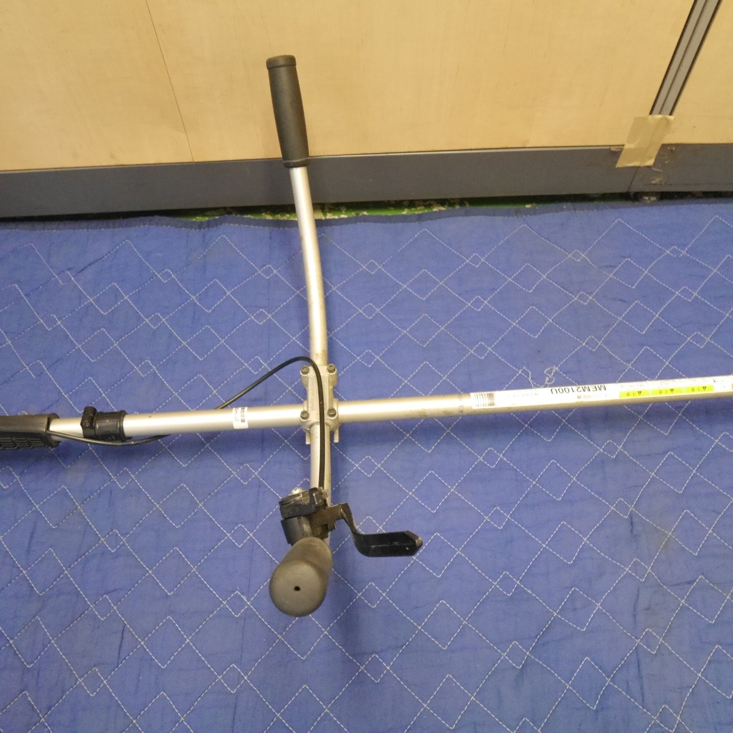 【岐阜発 直接引取限定】☆マキタ エンジン 刈払機 MEM2100U 刈り払い機 makita 草刈機 草刈り機 混合 ガソリン 両手 ハンドル☆