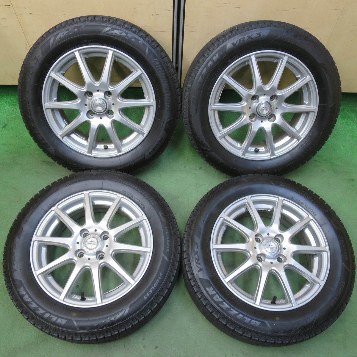 バリ溝！24年！9.5分★スタッドレス 175/65R15 ブリヂストン ブリザック VRX3 AIRNOVA SA10 エアノヴァ 15インチ PCD100/4H★5112411イス