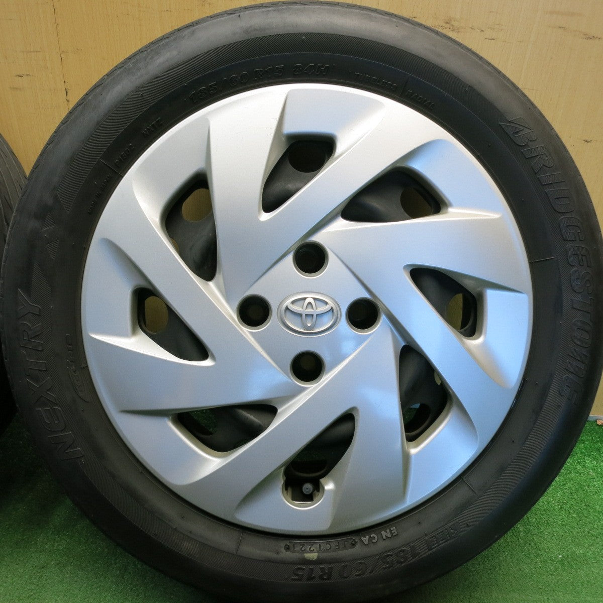 4本価格◎トヨタ NHP10 アクア 純正 スチール 185/60R15 ブリヂストン ネクストリー エコピア 15インチ PCD100/4H◎6072302HAノ