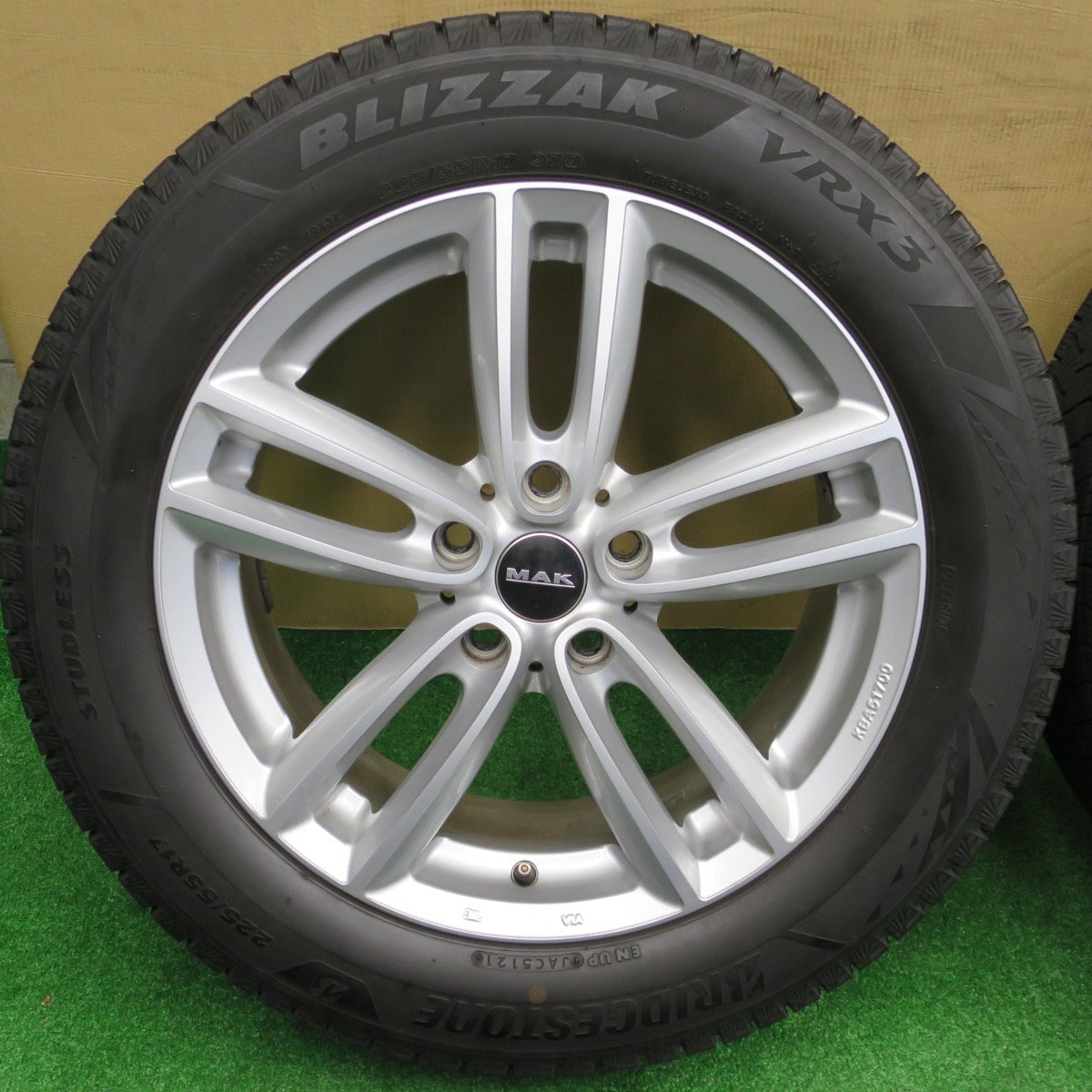 バリ溝！21年！9分★BMW MINI 等 MAK OXFORD 225/55R17 スタッドレス ブリヂストン ブリザック VRX3 オクスフォード 17インチ PCD112/5H★5121404NKス
