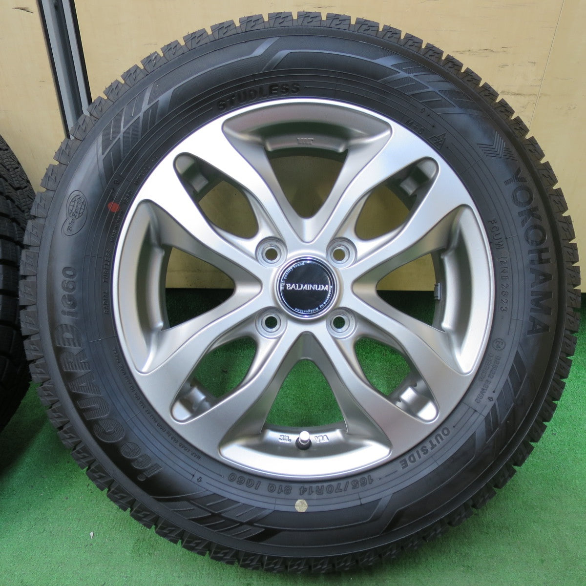 [送料無料] バリ溝！23年！キレイ！ほぼ10分★スタッドレス 165/70R14 ヨコハマ アイスガード iG60 BALMINUM バルミナ 14インチ PCD100/4H★5010701イス