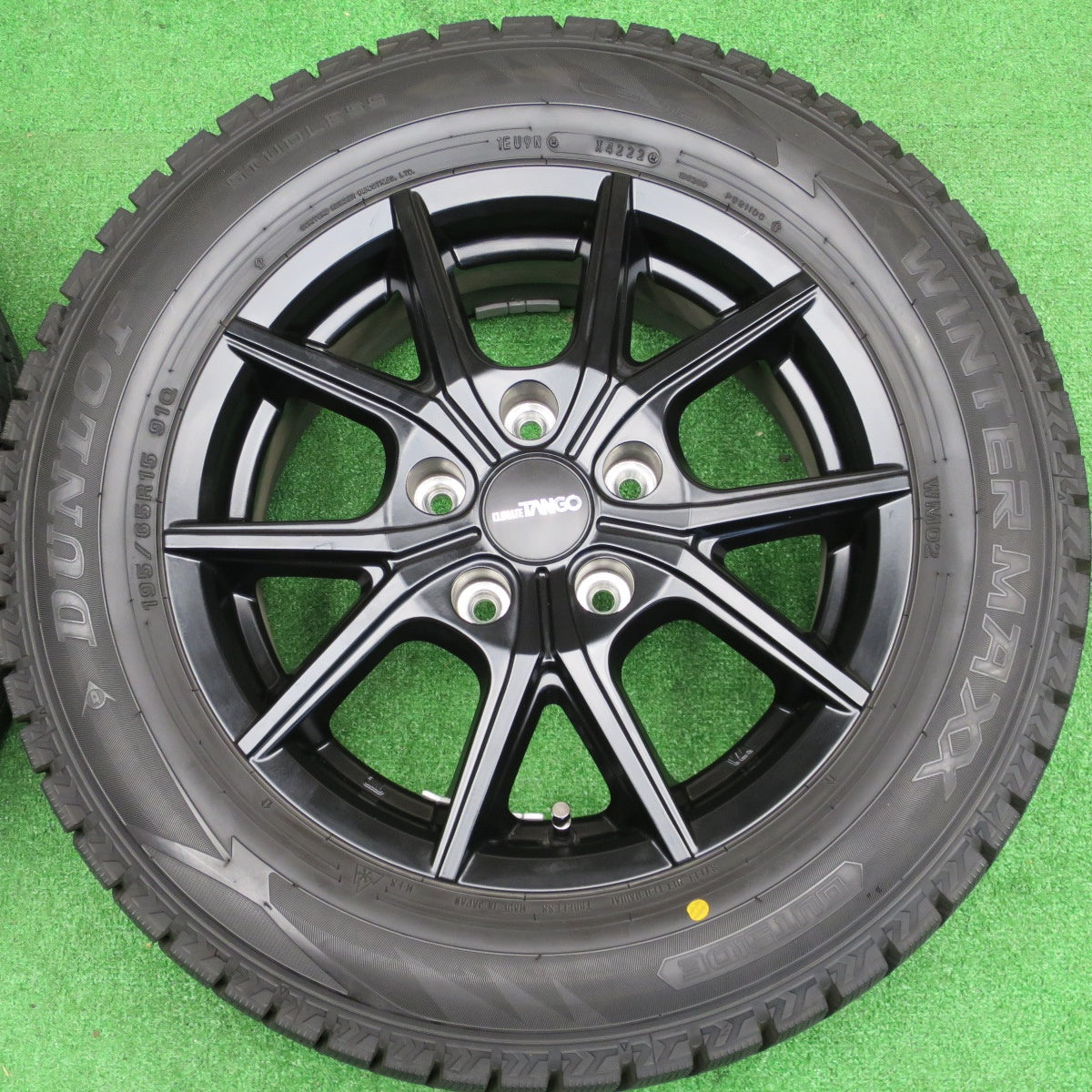 バリ溝！22年！キレイ！ほぼ10分★スタッドレス 195/65R15 ダンロップ ウインターマックス WM02 CLIMATE TANGO クライメイト タンゴ 15インチ PCD114.3/5H★6011502NKス