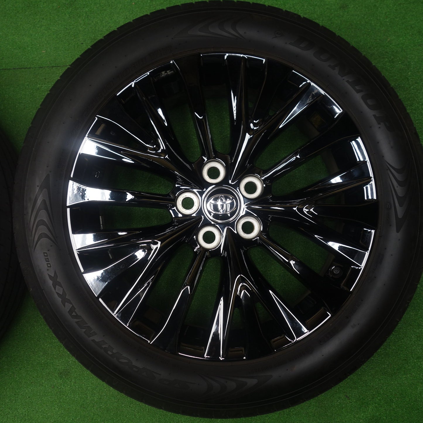 キレイ！24年◎トヨタ 40系 ヴェルファイア Zプレミア 純正 225/55R19 ダンロップ SPスポーツマックス 060 19インチ PCD120/5H◎6062501KTノ