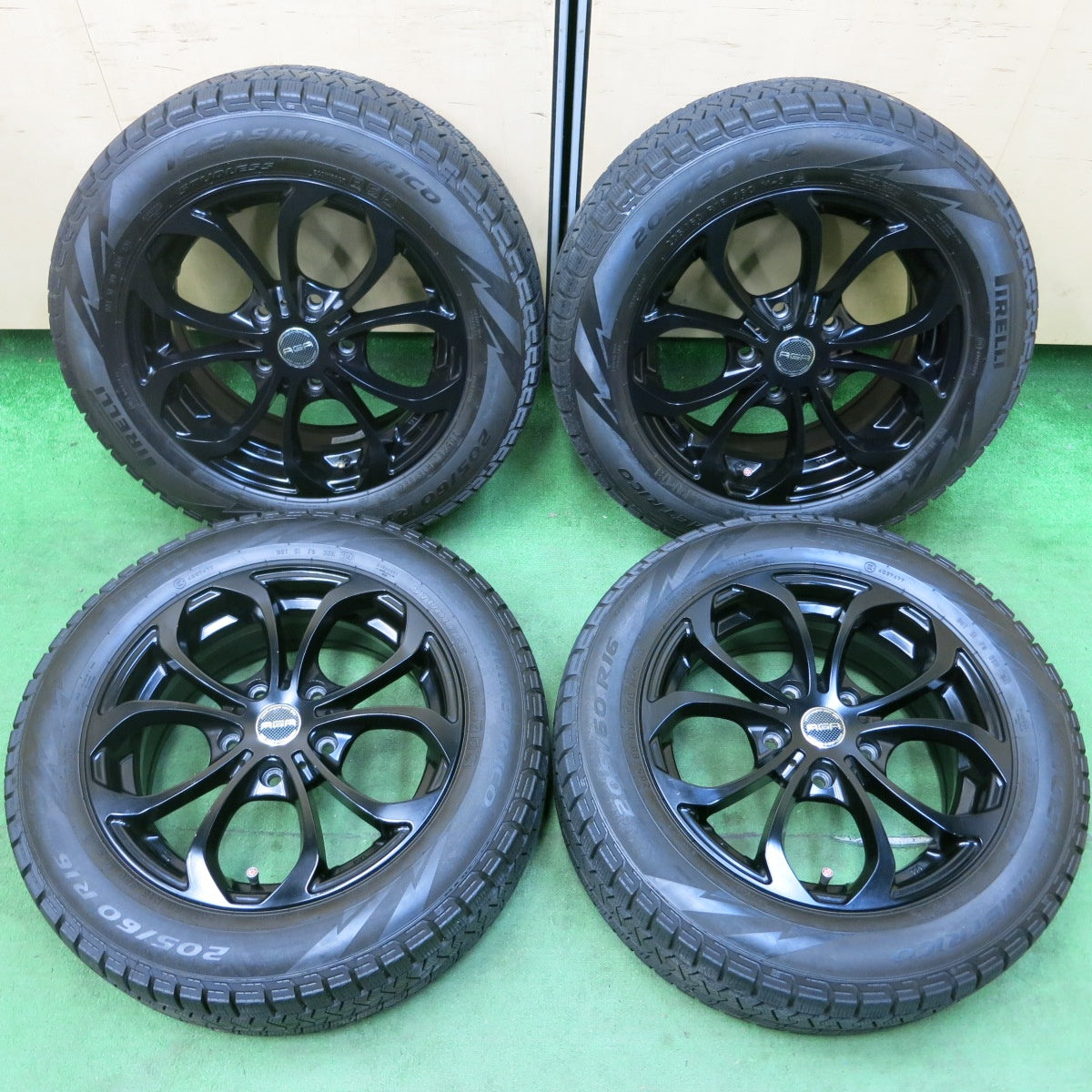 [送料無料] バリ溝！キレイ！9.5分★MINI ミニ 等 AGA Movius モビウス 205/60R16 スタッドレス ピレリ アイスアシンメトリコ 16インチ PCD120/5H★4111902SYス