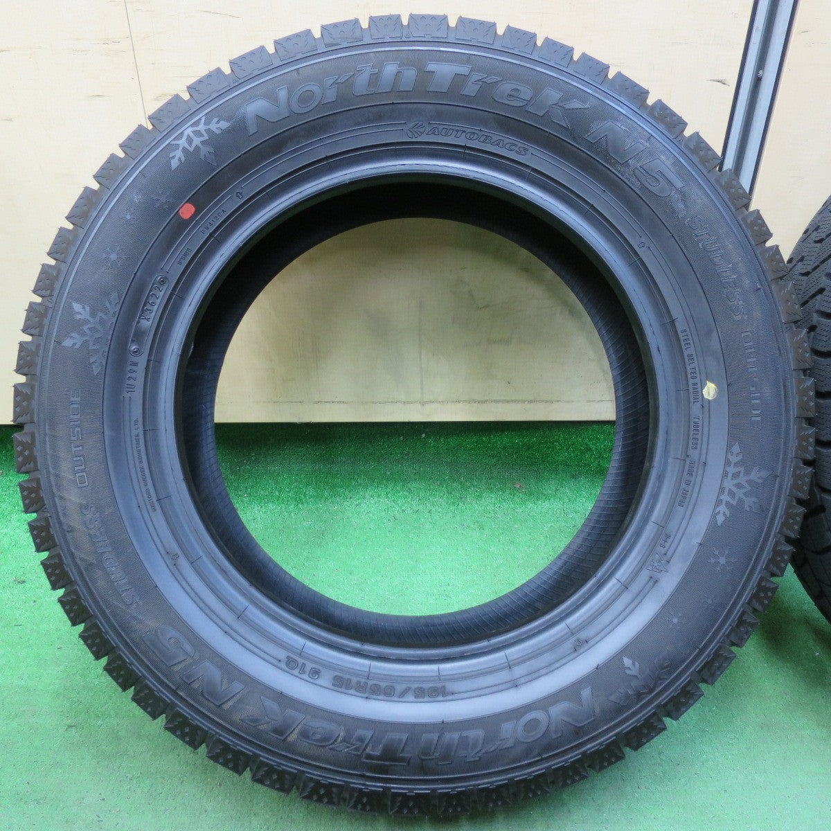[送料無料] ほぼ未使用！22年★スタッドレス 195/65R15 オートバックス ノーストレック N5 タイヤ 15インチ ノア ヴォクシー ステップワゴン セレナ等★4120605イスタ