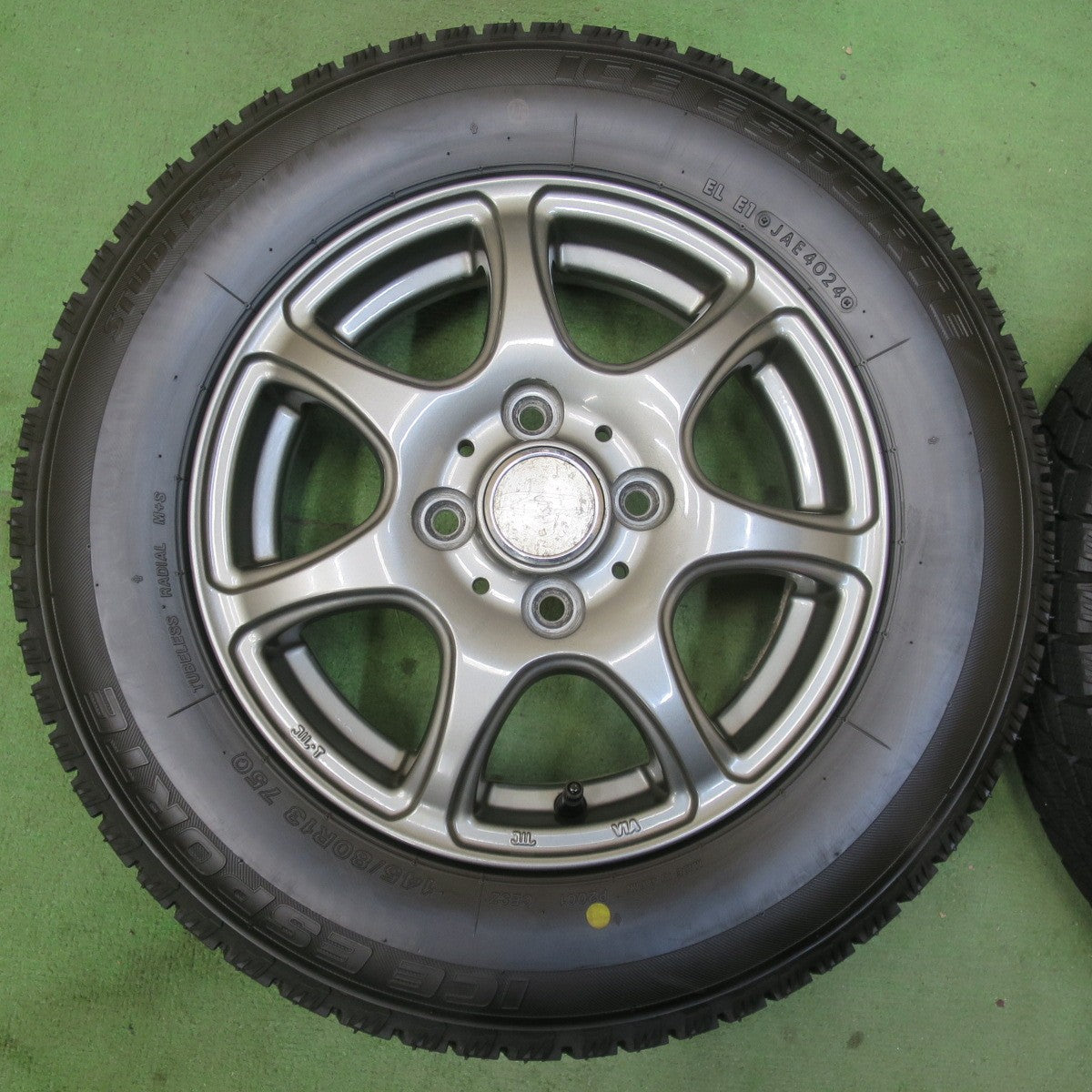 バリ溝！24年！キレイ！ほぼ10分★スタッドレス 145/80R13 アイスエスポルテ E sprine 社外 アルミ 13インチ PCD100/4H★5112801イス