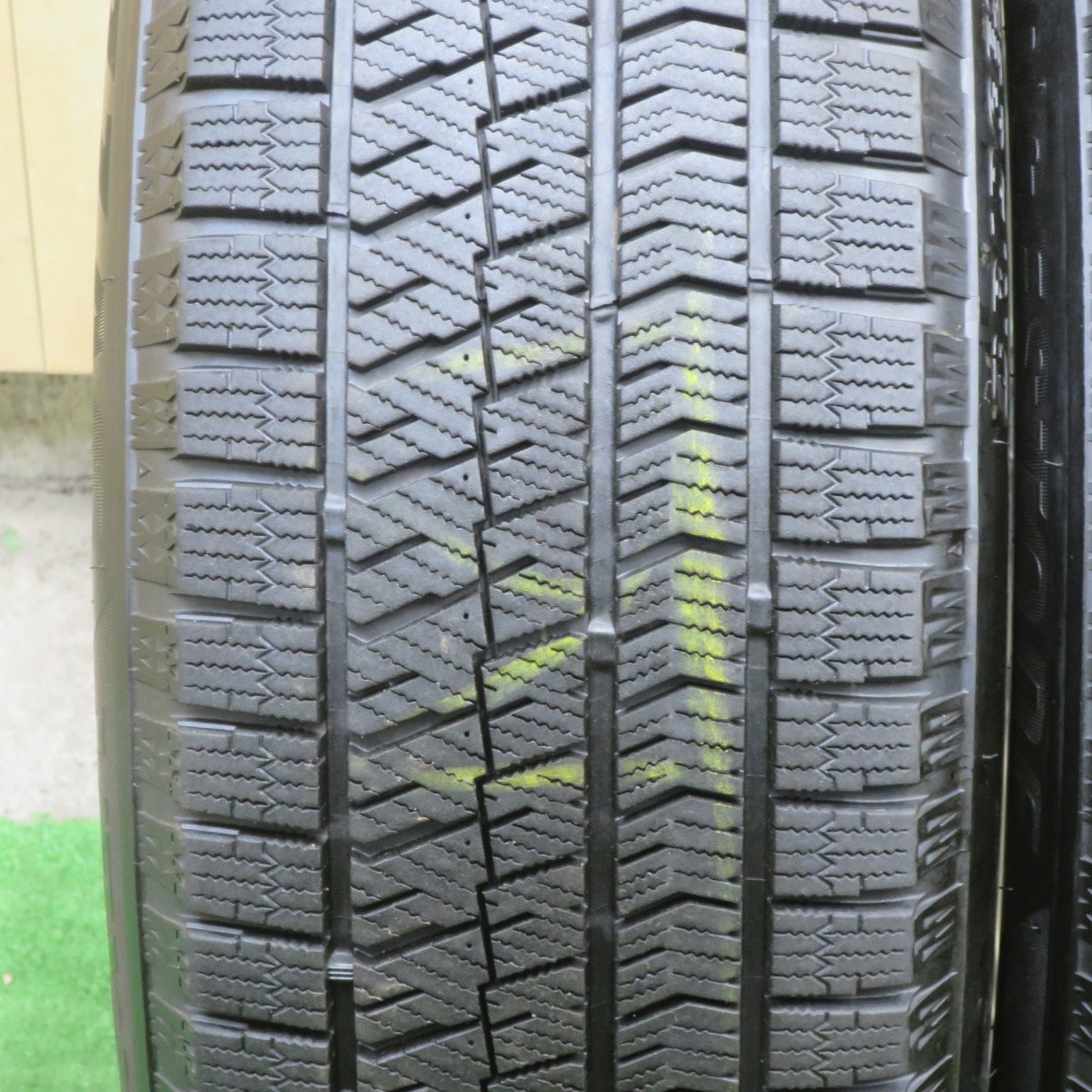 バリ溝！キレイ！9.5分★スタッドレス 225/60R17 ブリヂストン ブリザック VRX2 ECO FORME エコフォルム 17インチ PCD114.3/5H★6022108TTス